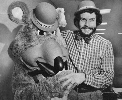 Nolan Bushnell and Chuck E Cheese Nolan Bushnell and Chuck E Cheese
